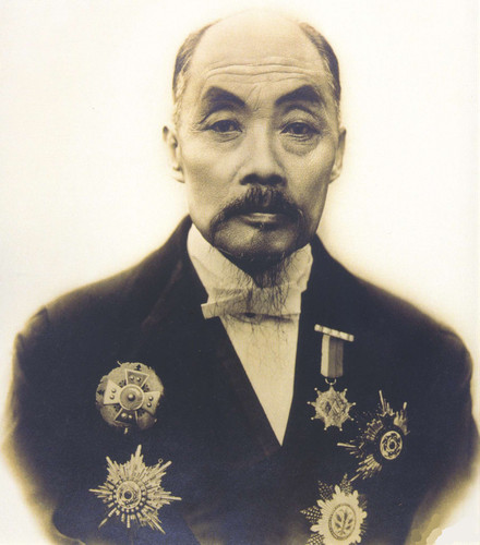 张謇60岁~62岁（1913~1915）期间，出任袁政府的农商总长兼水利局总裁。鉴于袁世凯称帝野心日益暴露，张謇托事南归，后正式辞职退出政坛，全力实践他的教育、实业等方面的救国主张。他所创办事.jpg